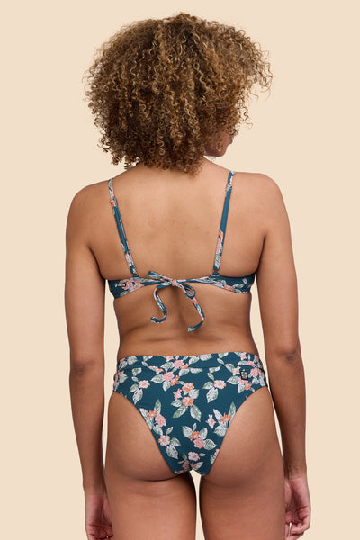 Female model wearing the Womens Alanna Bikini Bottom in the Islander Ribbed print, standing in front of a yellow background shown from the back view

|| Size S, Hip 36"  