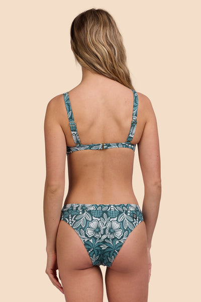 Female model wearing the Womens Alanna Bikini Bottom in the Shorebreak print, standing in front of a yellow background shown from the back view

|| Size S, Hip 36"  