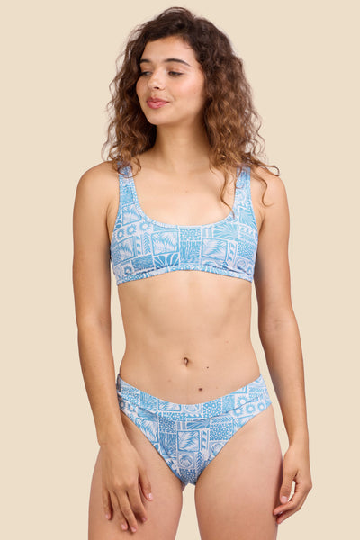 Female model wearing the Women's Alanna Bikini Bottom in the Swell print, standing in front of a yellow background shown from the front view

|| Size S, Hips 39" 