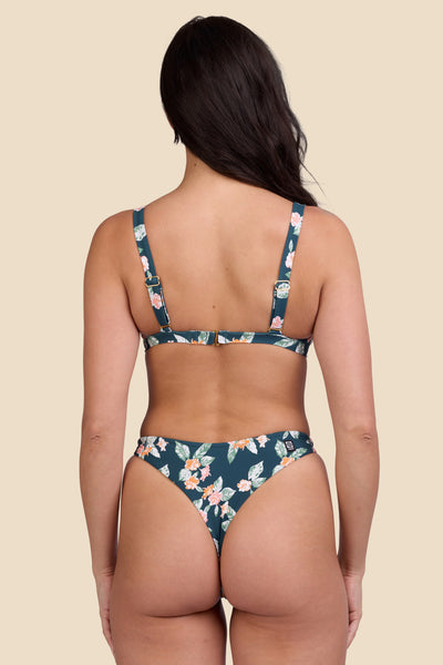 Female model wearing the Women's Ava Bikini Bottom in the Islander Ribbed print, standing in front of a yellow background shown from the back view

|| Size S, Hip 34"  