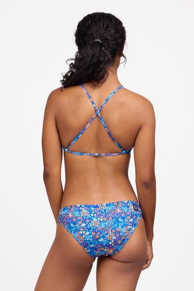 Female model wearing the Women's Andy Bikini Bottom in the Calendula print, standing in front of a grey background shown from the back view 

|| Size S, Hip 36.5"