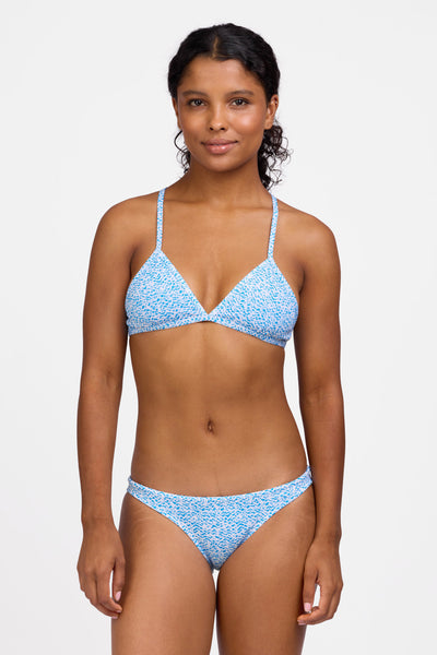 Female model wearing the Women's Europe Bikini Bottom in the Dreamweave print, standing in front of a grey background shown from the front view

|| Size S, Hip 36.5"  