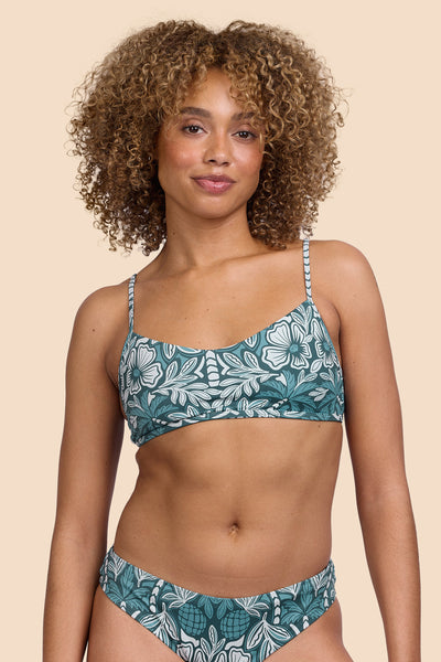 Female model wearing the Womens Hikari Bikini Top in the Shorebreak print, standing in front of a yellow background shown from the front view

|| Size S, Bust 32.5"  