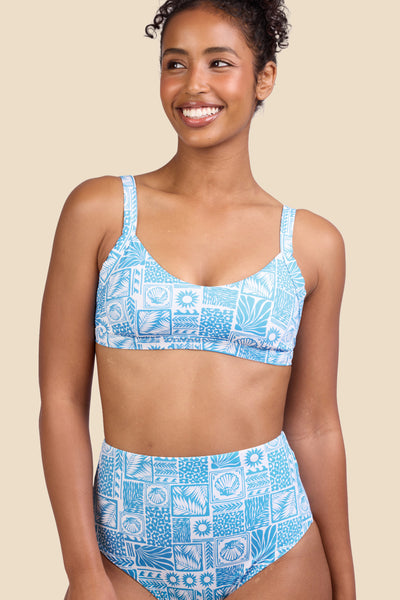 Female model wearing the Women's in the Nellie Bikini Top in the Swell print, standing in front of a yellow background shown from the front view

|| Size S, Bust 32"