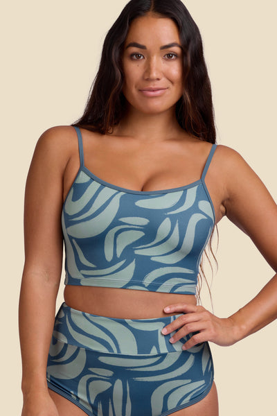 Female model wearing the Women's Wren Bikini Top in the Sumatra print, standing in front of a yellow background shown from the front view

|| Size S, Bust 34"  