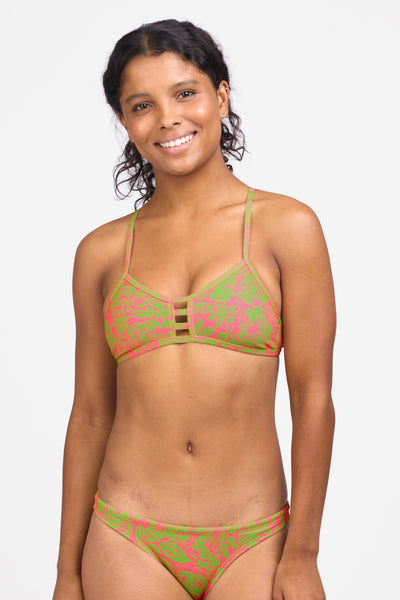 Female model wearing the Women's Tomcat Bikini Top in the Island Life print, standing in front of a grey background shown from the front view 

|| Size S, Bust 32.5"