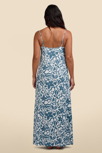 Female model wearing the Women's Lydia Dress in the Pua print, standing in front of a yellow background shown from the back view

|| Size S, Height 5'4"  