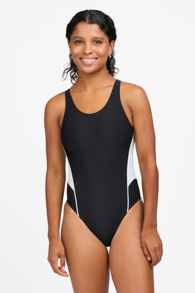 Female model wearing the Women's Amelie One Piece Swimsuit in the Black Contrast, standing in front of a grey background, shown from the front view

|| Size 30, Toros 59" 