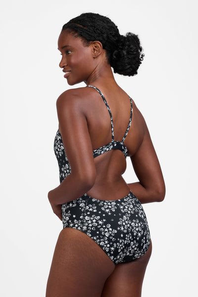 Female model wearing the Women's Tabitha One Piece Swimsuit in the Shells print, standing in front of a grey background shown from the side view

|| Size 30, Torso 60.5"  