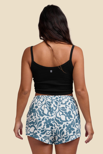 Female model wearing the Women's Kendall Short in the Pua print, standing in front of a yellow background shown from the back view

|| Size S, Hips 35"  